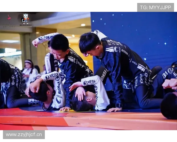 震撼格斗巅峰对决尽显MMA赛事激情与力量魅力